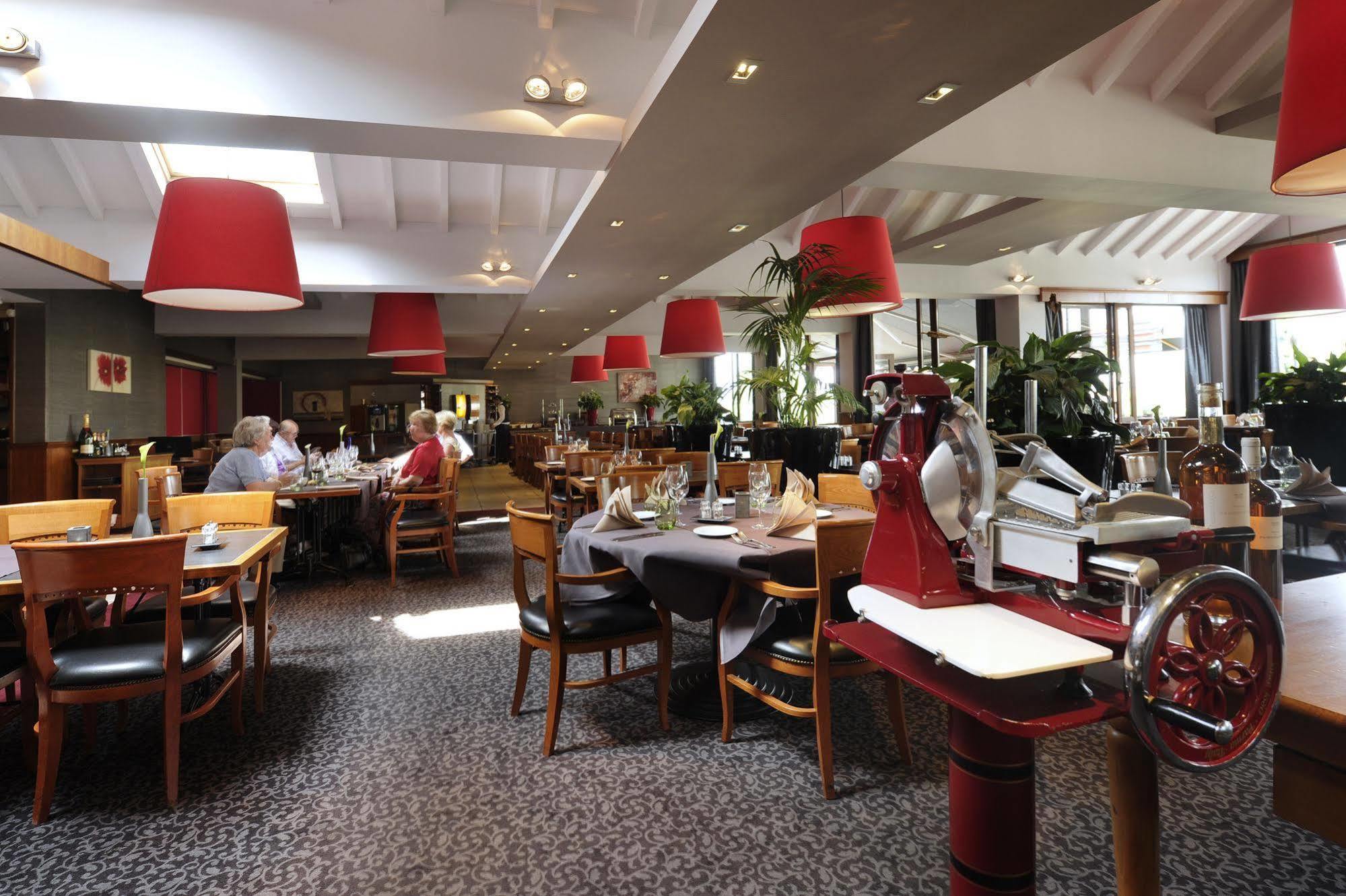 Hotel Restaurant Van Der Valk Nivelles-Sud Exteriör bild